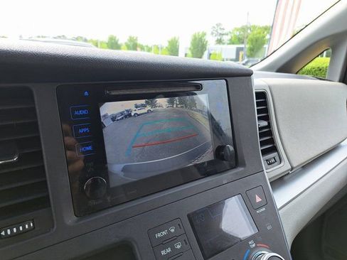 Used 2016 Toyota Sienna LE FWD image 16