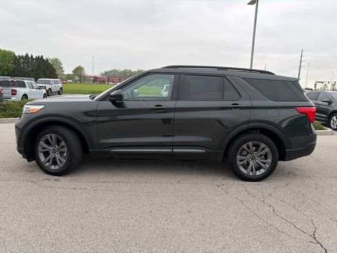 Used 2023 Ford Explorer XLT w/ Equipment Group 202A AWD/4WD image 4