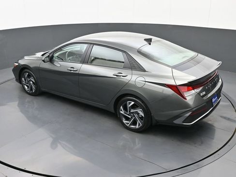 Certified 2025 Hyundai Elantra Sport image 40