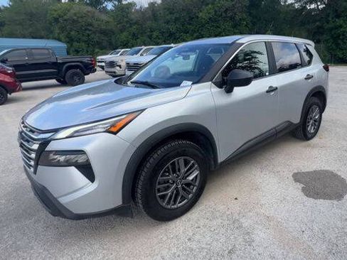Used 2024 Nissan Rogue S FWD image 4