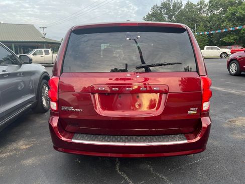 Used 2019 Dodge Grand Caravan SXT FWD image 4