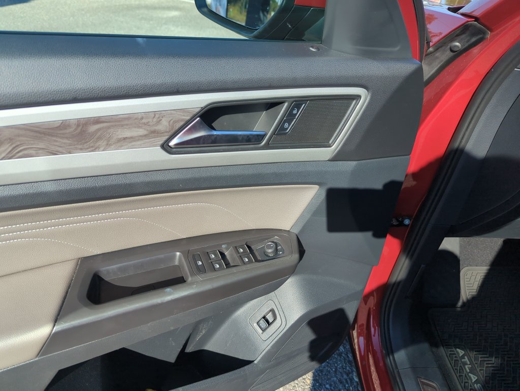 Used 2023 Volkswagen Atlas Cross Sport SE w/ Panoramic Sunroof Package FWD image 19
