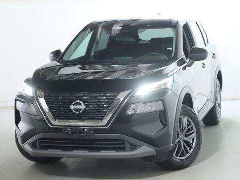 Used 2023 Nissan Rogue S image 3