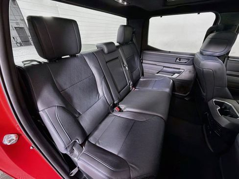 Used 2024 Toyota Tundra Platinum AWD/4WD image 28