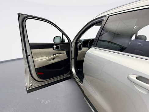Used 2023 Kia Sorento SX Prestige image 9