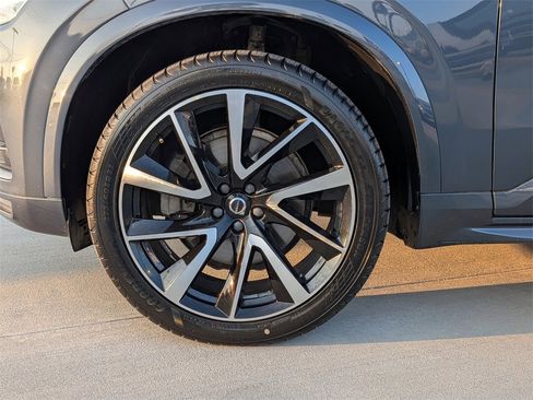 Used 2022 Volvo XC90 T6 Momentum w/ Advanced Package image 9