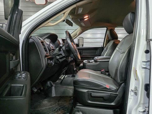 Used 2020 RAM 5500 Tradesman w/ Chrome Appearance Group image 18