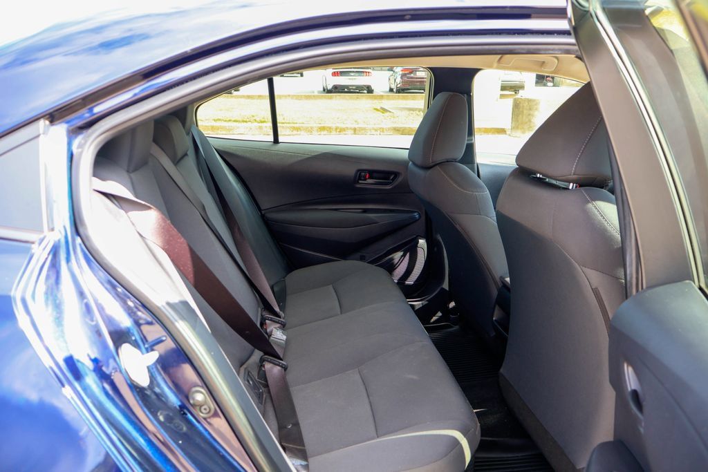 Used 2022 Toyota Corolla LE FWD image 12