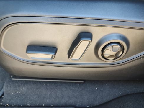 New 2024 Jeep Grand Cherokee L Laredo image 29