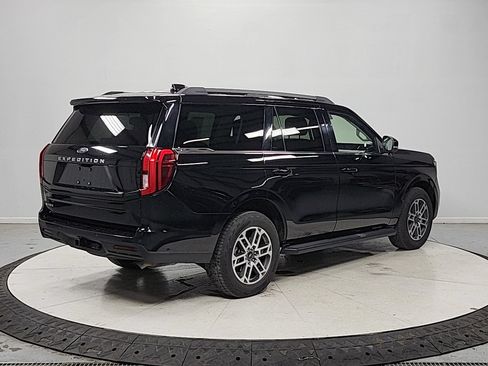 Used 2025 Ford Expedition Active AWD/4WD image 7