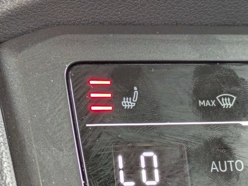 Used 2024 Volkswagen Tiguan SE R-Line image 31