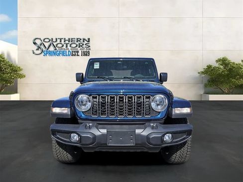 Used 2025 Jeep Gladiator Sport AWD/4WD image 8