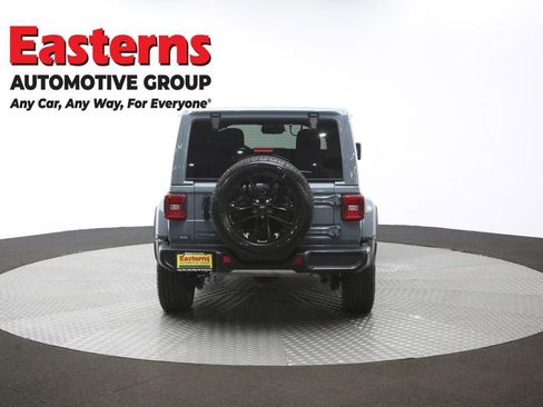 Used 2025 Jeep Wrangler Unlimited Sahara AWD/4WD image 37