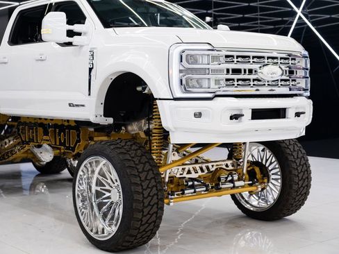 Used 2025 Ford F550 4x4 Crew Cab Super Duty image 5