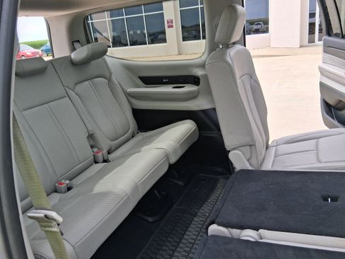 Used 2024 Jeep Wagoneer Series III w/ Premium Group I AWD/4WD image 22