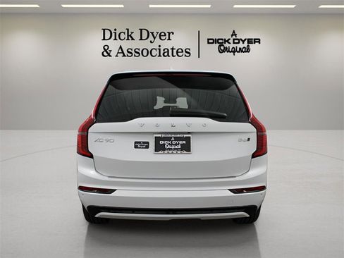 New 2026 Volvo XC90 B6 Ultra w/ Protection Package Premier image 4