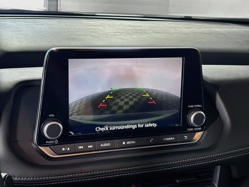Used 2025 Nissan Rogue S AWD/4WD image 16
