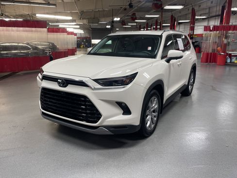 Used 2024 Toyota Grand Highlander Limited image 7