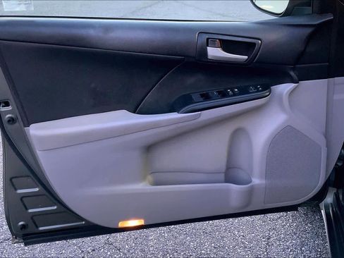 Used 2014 Toyota Camry LE image 21