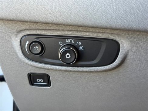 Used 2024 GMC Terrain SLE image 20