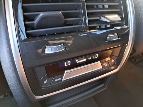 Used 2025 BMW X5 xDrive50e image 10