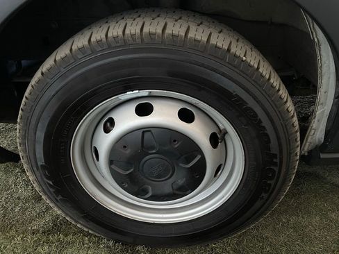 Used 2017 Ford Transit 150 XL image 10