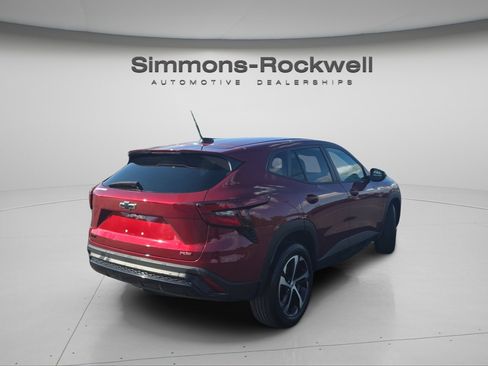 Used 2024 Chevrolet Trax RS w/ Sunroof Package image 5