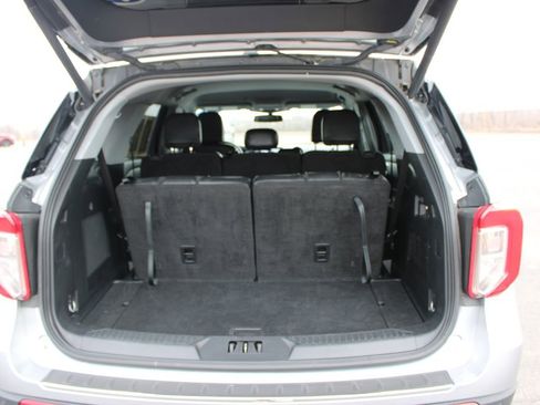 Used 2023 Ford Explorer Limited AWD/4WD image 17