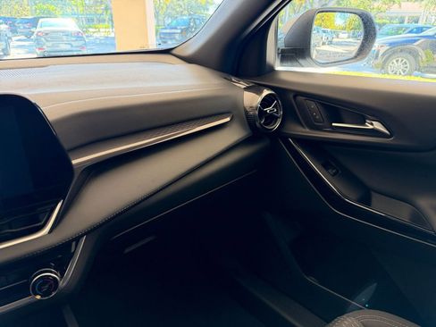 Used 2025 Chevrolet Equinox LT image 29