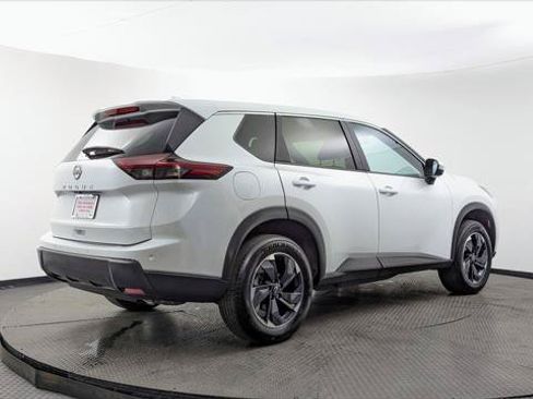 Used 2025 Nissan Rogue SV FWD image 8