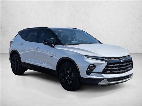Used 2024 Chevrolet Blazer LT w/ Sound & Technology Package AWD/4WD image 3