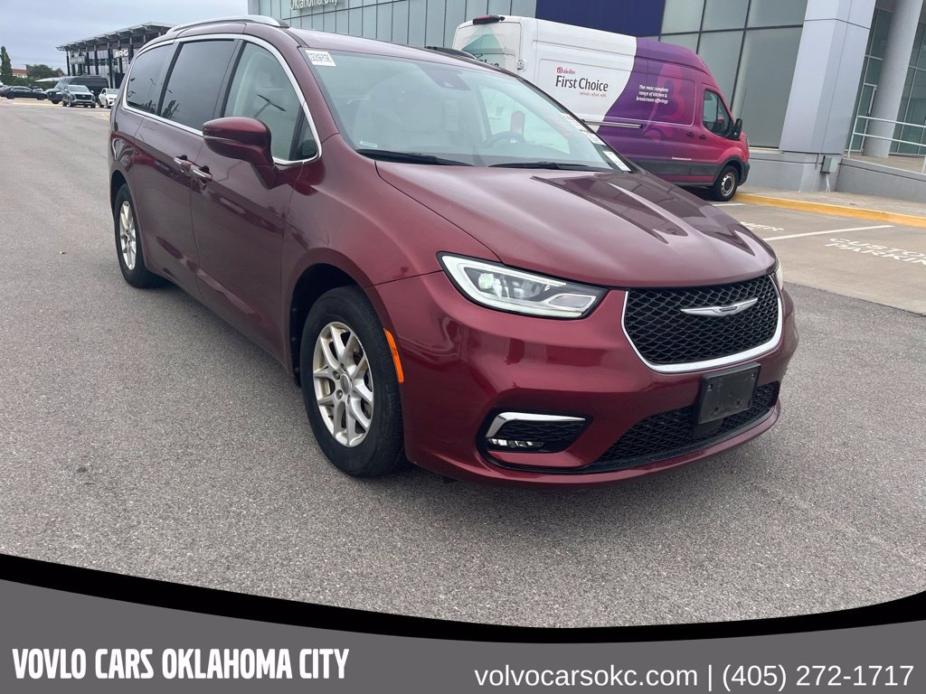 Used 2021 Chrysler Pacifica Touring-L FWD image 3