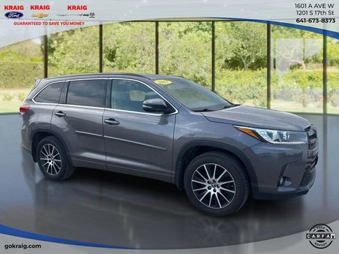 Used 2017 Toyota Highlander SE AWD/4WD image 3