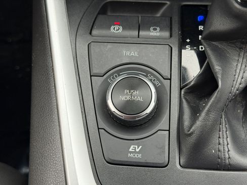 Used 2022 Toyota RAV4 LE AWD/4WD image 22