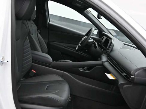New 2026 Hyundai Elantra SEL Sport FWD image 11
