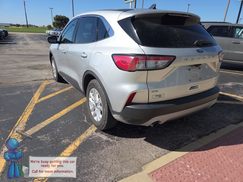 Used 2020 Ford Escape SE FWD image 3