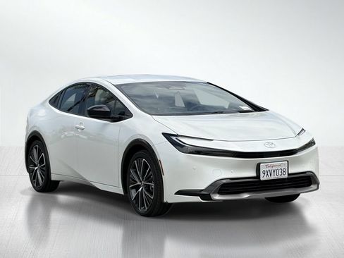 Certified 2026 Toyota Prius XLE FWD image 10