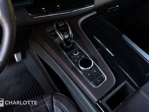 Used 2023 Cadillac Escalade V w/ LPO, ONYX Package image 22