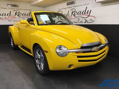 Used 2003 Chevrolet SSR w/ Preferred Equipment Group image 3