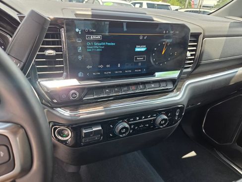 Used 2025 Chevrolet Silverado 1500 LT RWD image 23