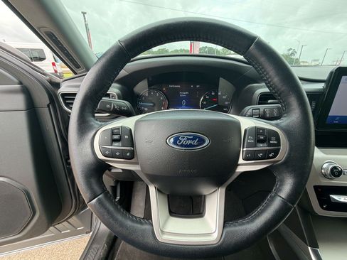 Used 2023 Ford Explorer XLT w/ Equipment Group 202A RWD image 15