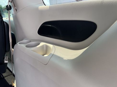 Used 2022 Chrysler Pacifica Touring-L FWD image 6