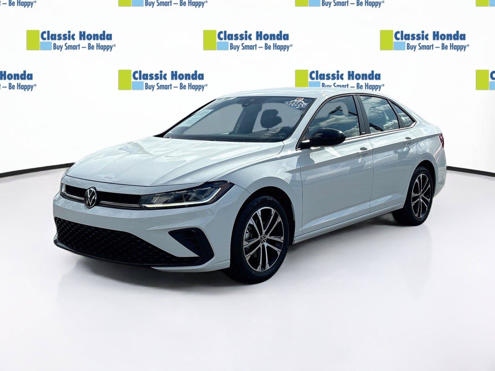 Used 2025 Volkswagen Jetta Sport FWD image 3