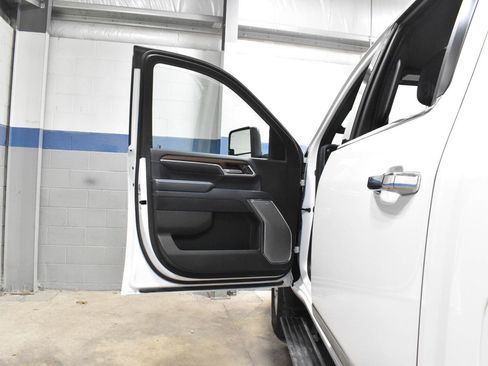 Used 2024 Chevrolet Silverado 3500 High Country w/ High Country Premium Package AWD/4WD image 9