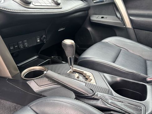 Used 2013 Toyota RAV4 Limited image 31