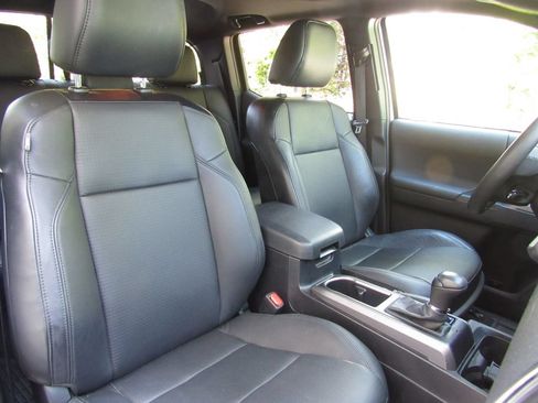Used 2023 Toyota Tacoma TRD Sport w/ TRD Premium Sport Package AWD/4WD image 23