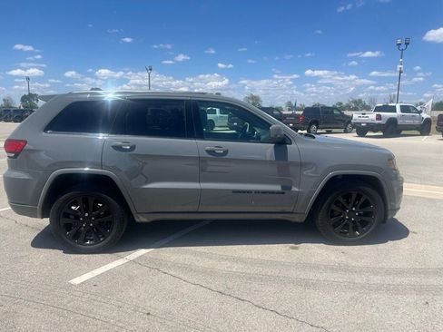 Used 2019 Jeep Grand Cherokee Altitude RWD image 6