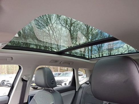 Certified 2024 Volkswagen Taos SE w/ Panoramic Sunroof Package image 21