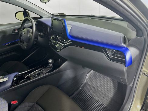 Used 2021 Toyota C-HR XLE image 31