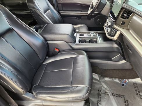 Used 2024 Ford Expedition XLT image 15